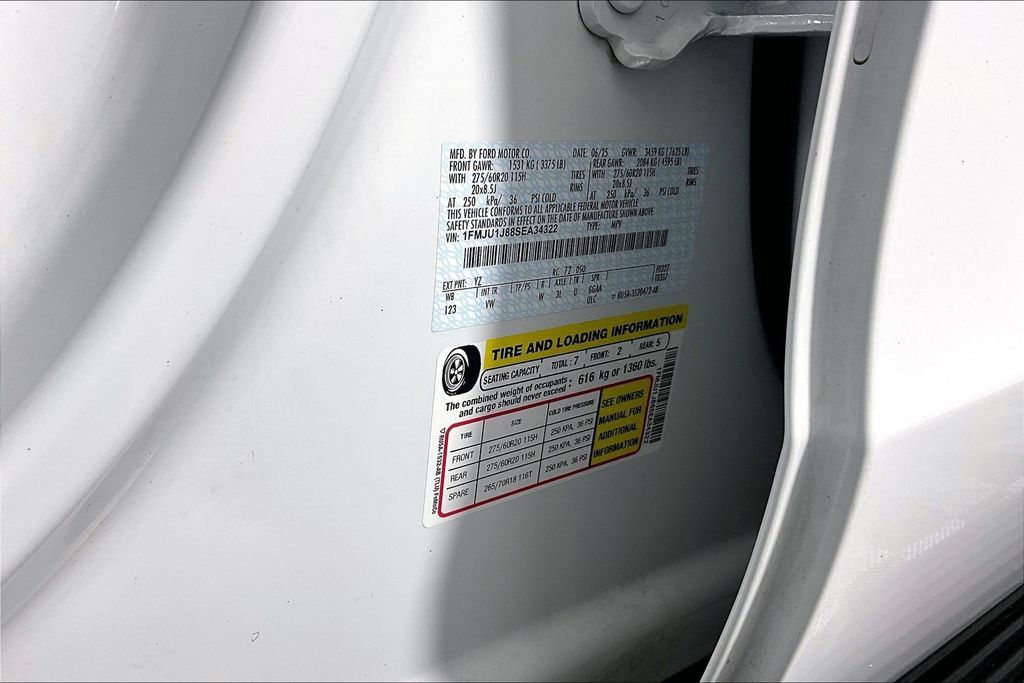 Used 2025 Ford Expedition Active AWD/4WD image 32