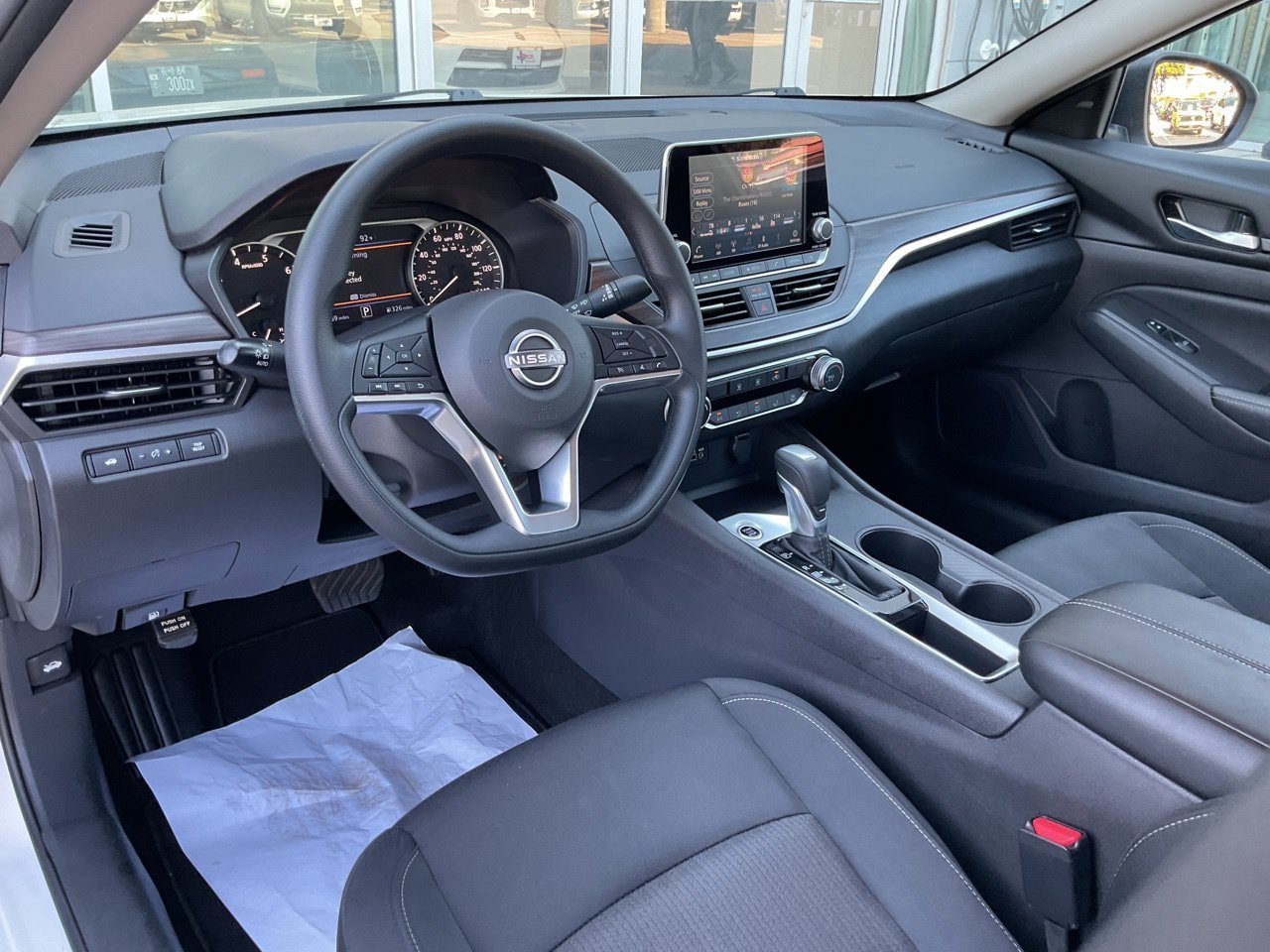 Used 2025 Nissan Altima 2.5 SV FWD image 12