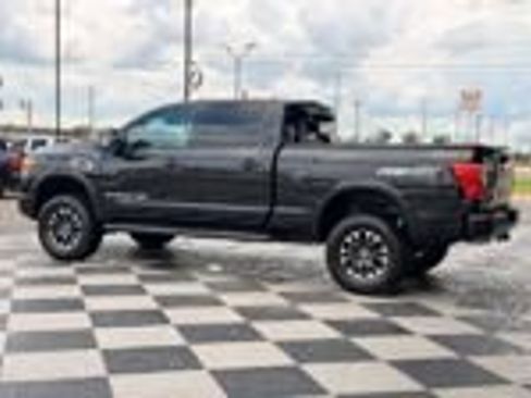 Used 2016 Nissan Titan PRO-4X w/ Pro-4x Convenience Package AWD/4WD image 18