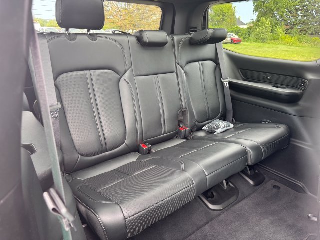 Certified 2025 Jeep Wagoneer Series II w/ Convenience Group I AWD/4WD image 17
