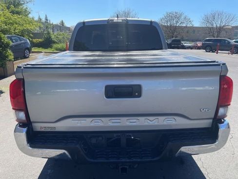 Used 2018 Toyota Tacoma SR5 image 5
