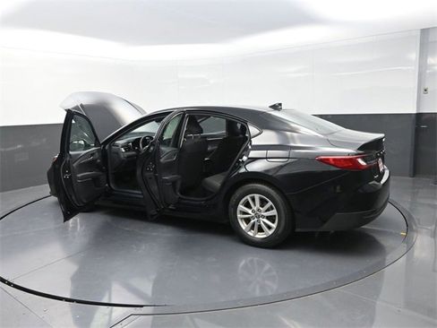Used 2025 Toyota Camry LE image 39