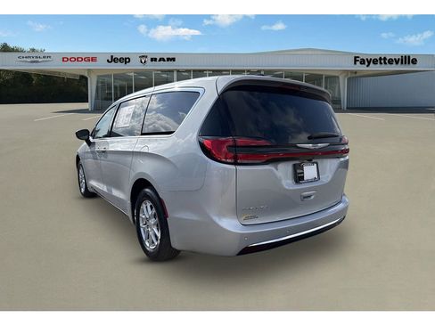 New 2026 Chrysler Pacifica Select FWD image 5