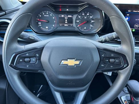 Used 2025 Chevrolet Trax LS image 24