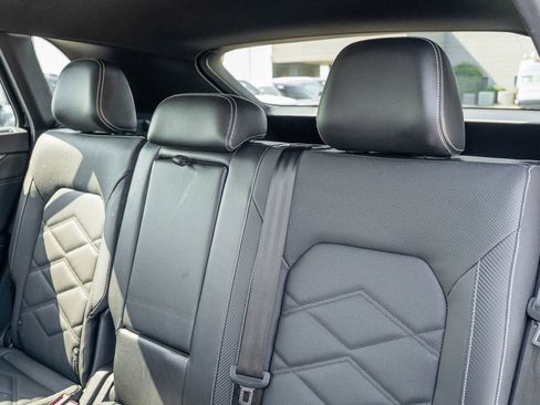Used 2024 Volkswagen Atlas Cross Sport SE FWD image 22
