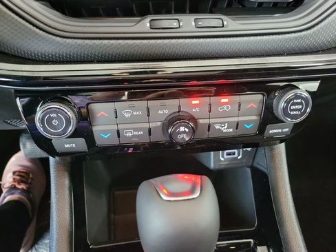 New 2026 Jeep Compass Latitude w/ Sun and Sound Group AWD/4WD image 20