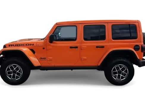 Used 2025 Jeep Wrangler Unlimited Rubicon w/ Convenience Group image 5