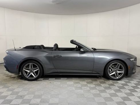 Used 2024 Ford Mustang Convertible RWD image 9