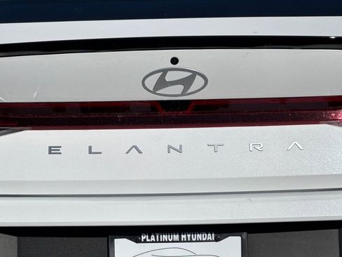 Used 2025 Hyundai Elantra Sport FWD image 23