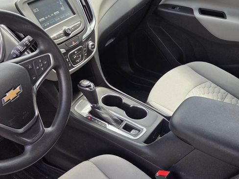 Used 2018 Chevrolet Equinox LS FWD image 7