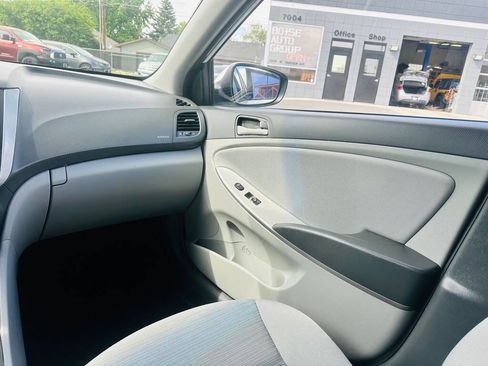 Used 2016 Hyundai Accent SE FWD image 13