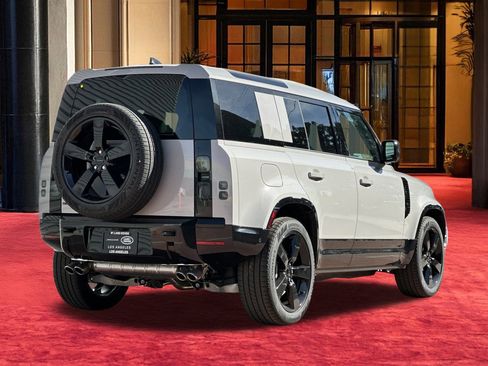 New 2026 Land Rover Defender 110 X-Dynamic SE image 10