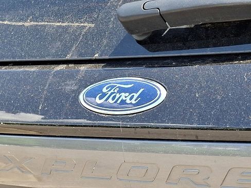 Used 2023 Ford Explorer XLT w/ Equipment Group 202A AWD/4WD image 31