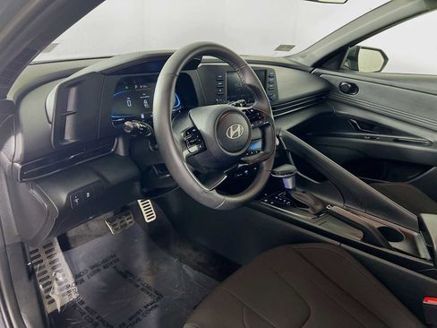 Certified 2025 Hyundai Elantra Sport FWD image 9