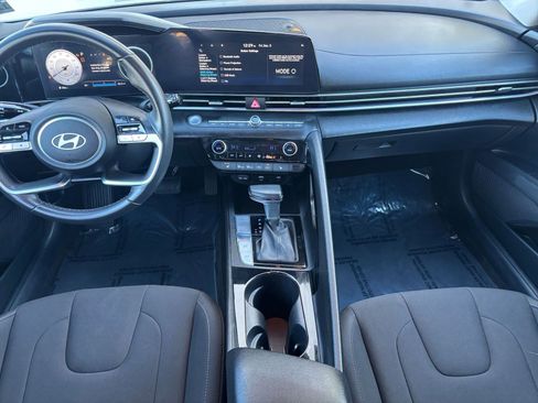 Used 2025 Hyundai Elantra SEL image 30