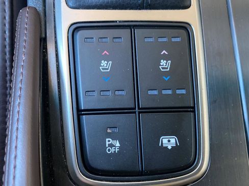 Used 2014 Hyundai Azera Limited w/ Option Group 02 FWD image 26