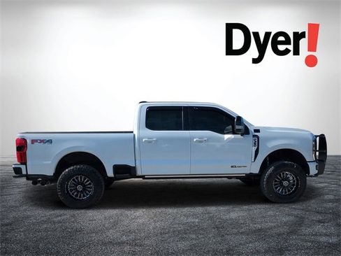 Used 2025 Ford F350 Platinum w/ FX4 Off-Road Package image 2