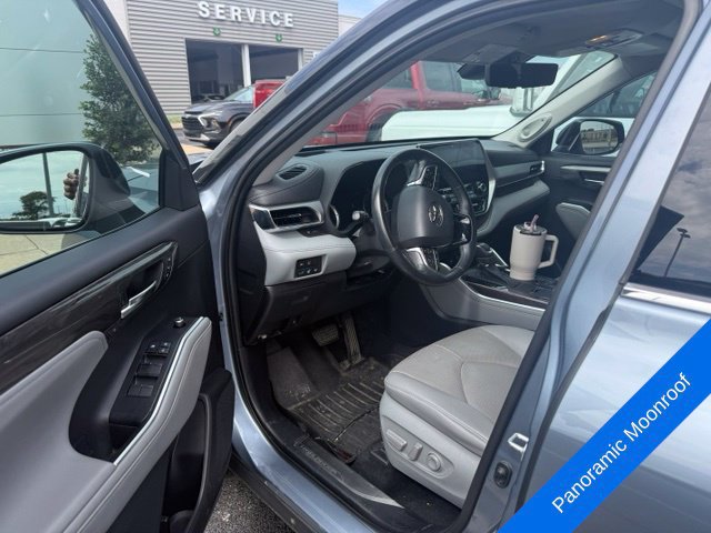 Used 2021 Toyota Highlander Platinum FWD image 11