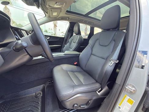 Used 2025 Volvo XC60 B5 Plus AWD/4WD image 11