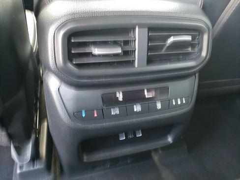 Used 2025 Honda Pilot EX-L image 11
