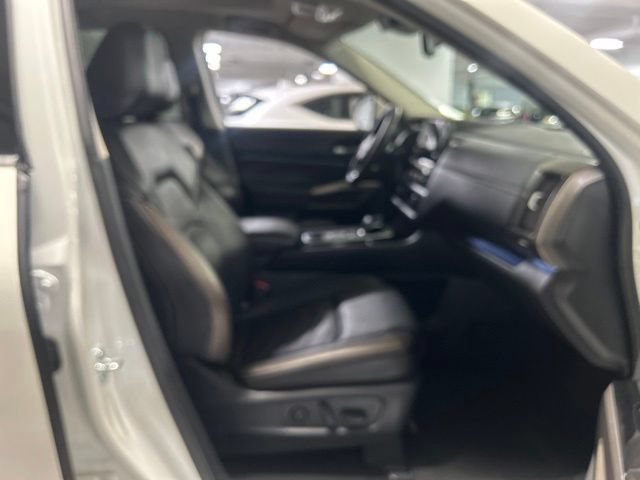 Used 2024 Nissan Pathfinder Platinum AWD/4WD image 38