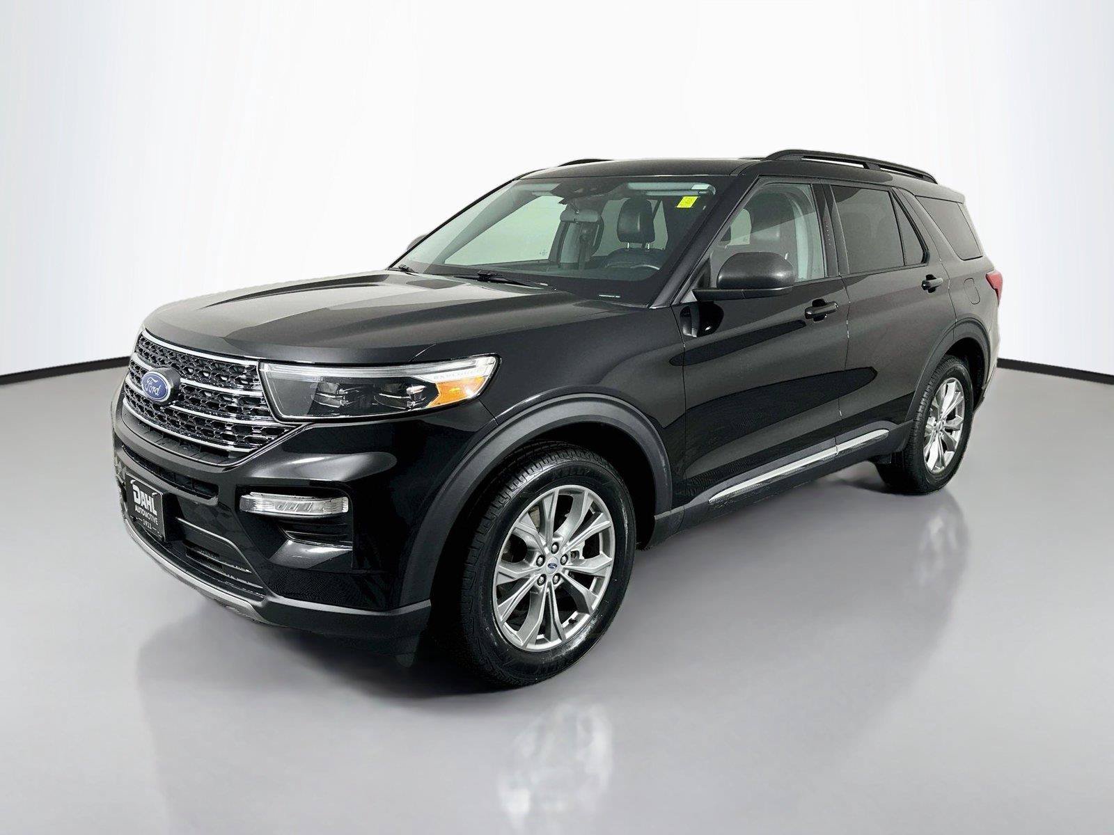 Used 2023 Ford Explorer XLT w/ Equipment Group 202A AWD/4WD image 4