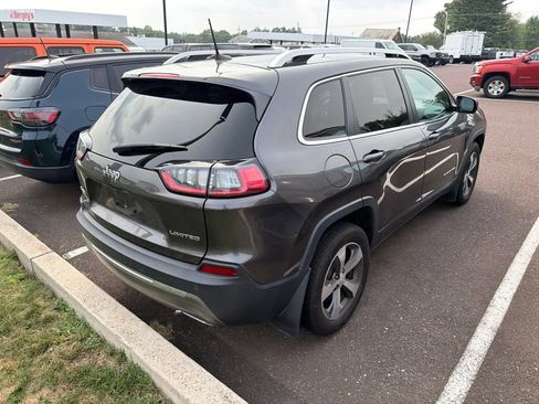Used 2019 Jeep Cherokee Limited AWD/4WD image 2