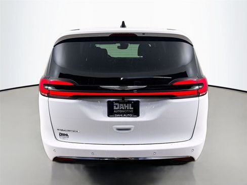 New 2026 Chrysler Pacifica Select image 6