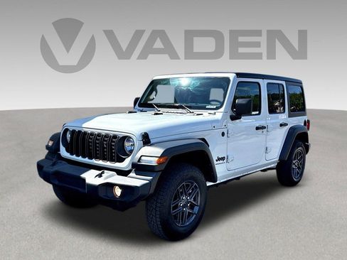 Used 2024 Jeep Wrangler Unlimited Sport AWD/4WD image 3