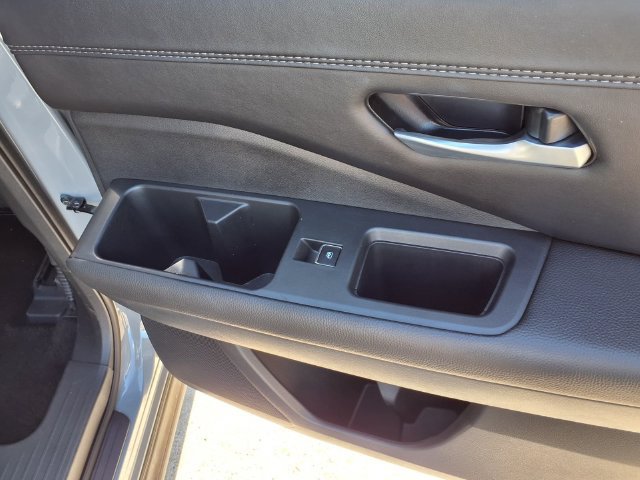 Certified 2025 Nissan Pathfinder Platinum FWD image 29