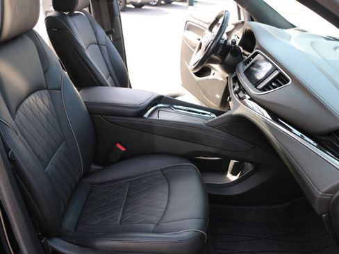 Used 2023 Buick Enclave Avenir image 32