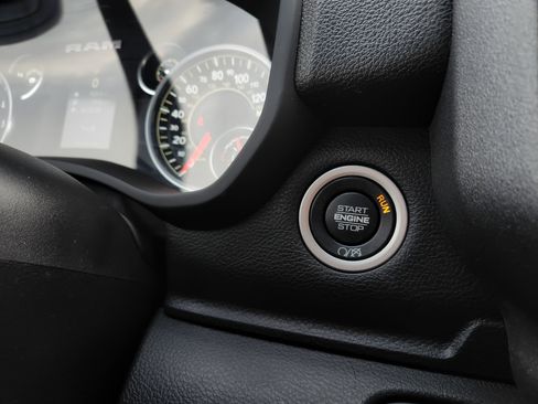 Used 2024 RAM 2500 Tradesman w/ Chrome Appearance Group image 29