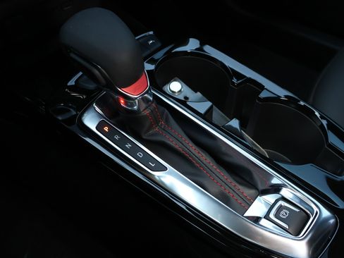 New 2026 Chevrolet Trax RS w/ Sunroof Package FWD image 17