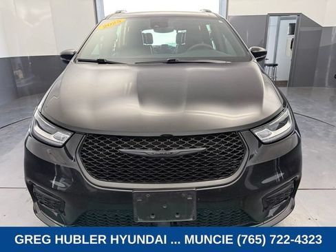Used 2025 Chrysler Pacifica Limited FWD image 12