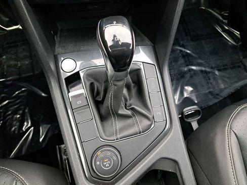 Used 2022 Volkswagen Tiguan SE R-Line image 23