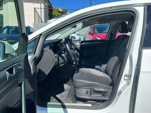 Used 2019 Volkswagen e-Golf SEL Premium image 11