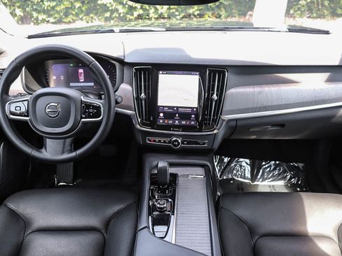 Used 2023 Volvo S90 B6 Plus AWD/4WD image 15