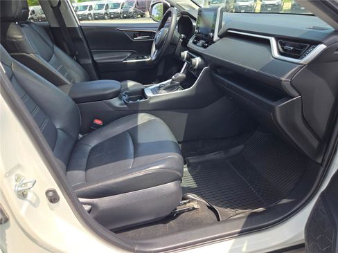 Used 2021 Toyota RAV4 XLE Premium AWD/4WD image 18
