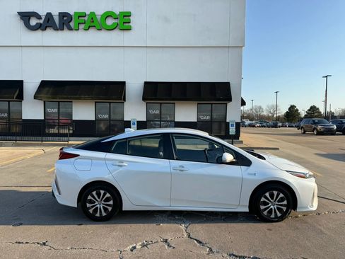 Used 2022 Toyota Prius Prime LE image 16