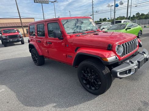Used 2025 Jeep Wrangler Unlimited Sahara w/ Safety Group AWD/4WD image 4