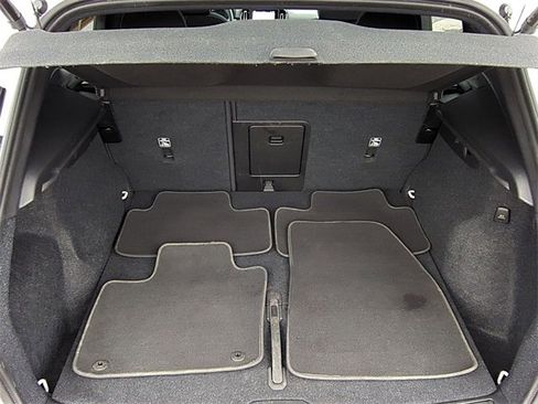 Used 2025 Volvo XC40 B5 Plus image 22