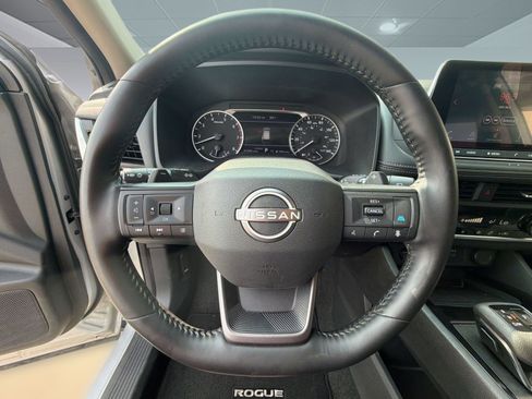 Used 2025 Nissan Rogue SV FWD image 11