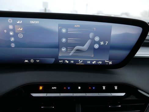 Certified 2025 Buick Enclave Preferred image 23