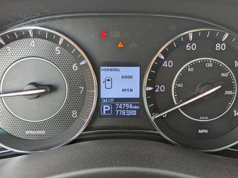 Used 2017 Nissan Armada Platinum AWD/4WD image 23