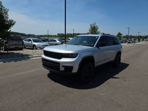Used 2024 Jeep Grand Cherokee L Laredo w/ Luxury Tech Group I AWD/4WD image 1