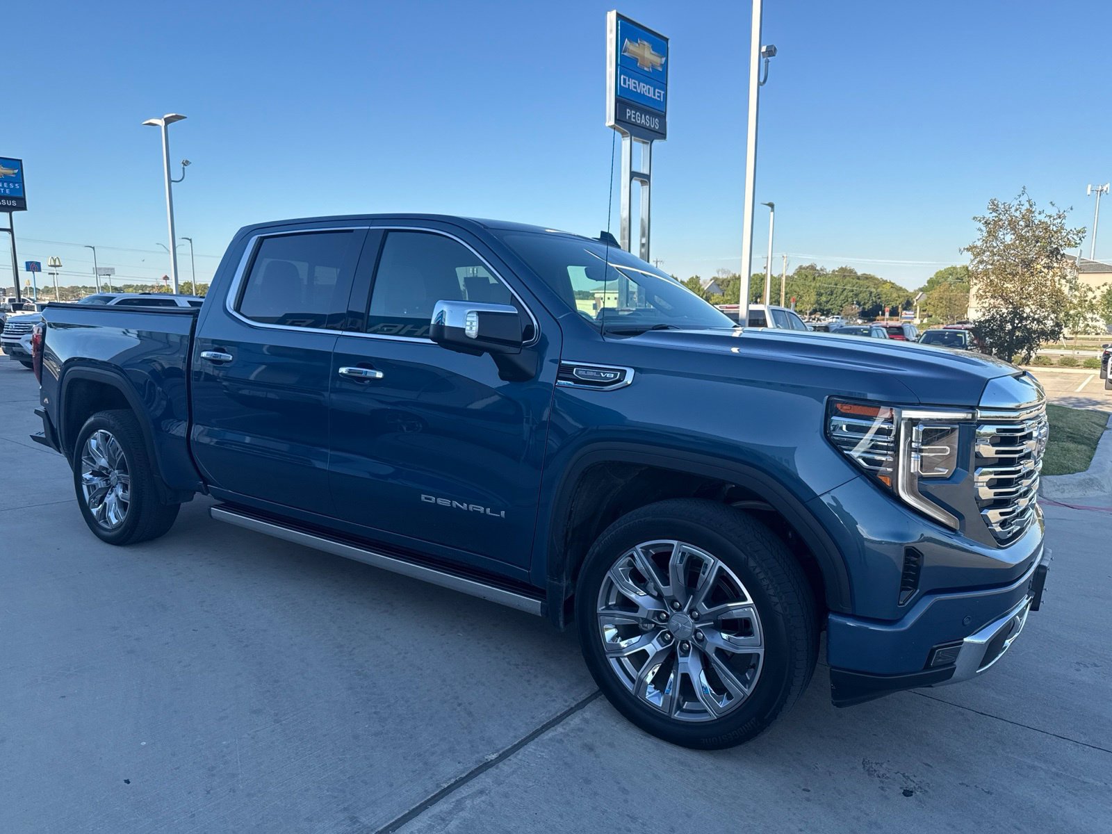 Used 2024 GMC Sierra 1500 Denali w/ Denali Reserve Package AWD/4WD image 7