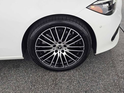 Used 2025 Mercedes-Benz C 300 Sedan image 9