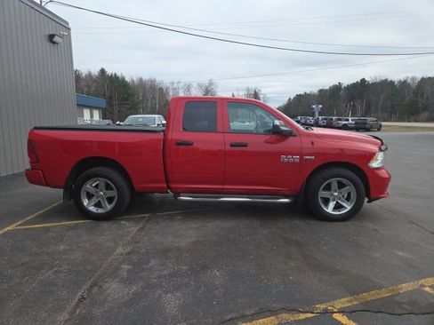 Used 2018 RAM 1500 Express w/ Express Value Package AWD/4WD image 4