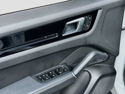 Certified 2023 Porsche Cayenne AWD/4WD image 20
