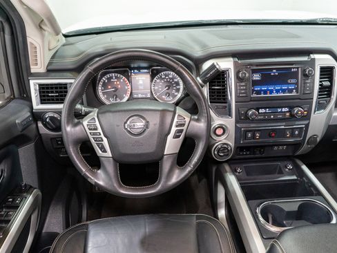 Used 2019 Nissan Titan PRO-4X w/ Pro-4x Convenience Package AWD/4WD image 13